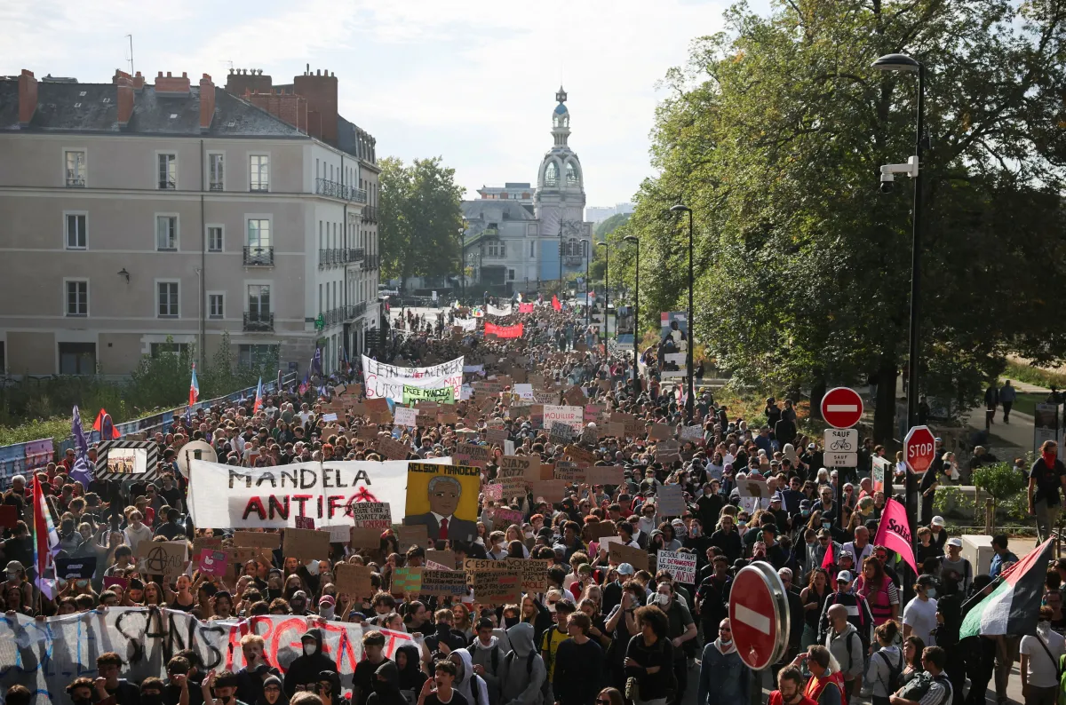 Protestos na França expõem crise trilionária de dívida pública
